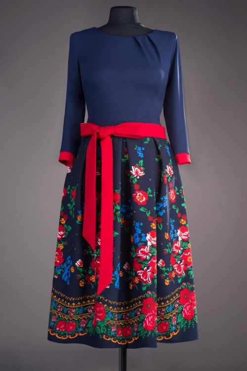 Rochie bleumarin cu motive...