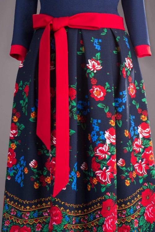 Rochie bleumarin cu motive...